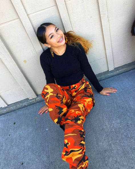 Orange Camo Pants Outfit, Orange Camo Pants, Vintage Casual Outfits, Orange Clothes, Military Inspired Outfit, Camo Pants Outfit, Cutest Clothes, Orange Camo, Outfit Styles