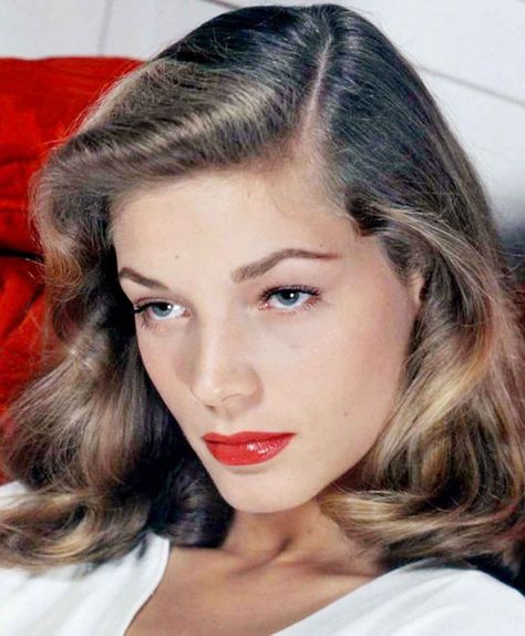 Top Ten Most Beautiful 1940s Women - Lauren Bacall Movie Star Hairstyles, 1940s Actresses, Bogie And Bacall, 40s Hairstyles, Brunette Actresses, 1940s Women, 1940s Hairstyles, Brunette Models, Lauren Bacall