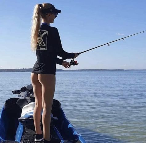 Female Angler, Bass Fishing Boats, Bass Fishing Tips, Fishing Pictures, Happy Hump Day, Fishing Women, Fishing Girls, Model Poses Photography, Spinning Reels