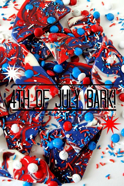 4th of July Bark! Looks so cool- have to make this! 4th Of July Bark, 4th Of July Candy, Pretzel Bark Recipes, Red White Blue Food, Blue Foods, Pretzel Bark, Patriotic Treats, Bark Recipes, Patriotic Projects