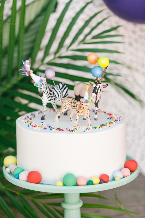 Read More: https://www.stylemepretty.com/living/2021/03/19/wild-ones-twin-birthday-party/ Wild Ones Birthday Cake, Wild Ones Twin Birthday, Twin Birthday Ideas, First Birthday Twins, Twins Birthday Party Themes, Twin Birthday Themes, Twin Birthday Cakes, Animal Theme Birthday, Animal Birthday Cakes