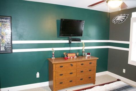 Related image Philadelphia Eagles Bedroom, Eagles Bedroom, Philadelphia Eagles Man Cave, Eagles Man Cave Ideas, Cave Images, Basement Inspiration, Home Bar Accessories, Man Cave Basement, Man Cave Home Bar