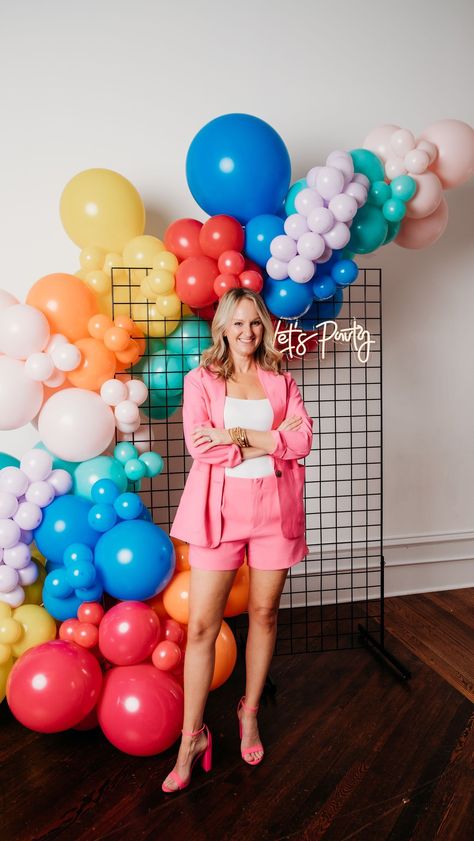 👋 Hey Friends! I’m Megan, the face behind the balloons! It’s crazy to think that I started my balloon business almost 3 years ago, and I… | Instagram Balloon Backdrop Photoshoot, Balloon Business Photoshoot, Balloon Photoshoot Ideas, Balloon Company, Business Photoshoot, Creative Event, Balloon Backdrop, Graduation Photos, Branding Photoshoot