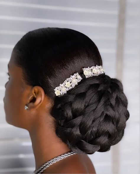 Black Wedding Hairstyles Bridesmaid Natural Hair, Bridal Hair Accessories Black Women, Black Woman Bride Hairstyles, Flowers In Hair For Wedding Black Women, Bridal Pin Up Hairstyles Black Women, Black Bridal Makeup, Side Swept Curls, Weave Ponytail, Black Wedding Hairstyles