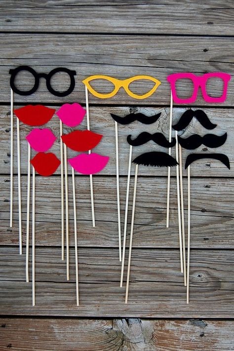 Mustache and Lips and Glasses on a stick = sweet party photos Mustache Party, Booth Ideas, Photo Booth Props, Party Photos, Halle, New Age, Party Planning, Party Time, Photo Props