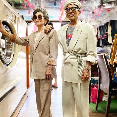 Elderly Couple Has Fashion Photo Shoots Using Clothing Left Behind in Their Laundromat Stylish Pic, Sports Couples, Couples Modeling, Elderly Couples, Big Sunglasses, Fashion Statements, Model Outfits, Latest Instagram, Game Inspiration