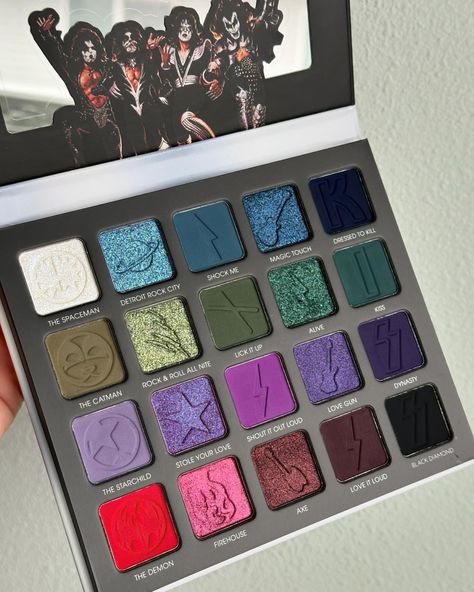 @glamlite Kiss Palette 🖤 #glamlite #glamlitekisseyeshadowpalette #glamlitekiss #newmakeup #newindiemakeup #eyeshadowpalette #eyeshadow… | Instagram Grunge Makeup Palette, Dark Eyeshadow Palette Aesthetic, Goth Makeup Palette, Glamlite Palette, Vampire Eyeshadow Palette, Gothic Eyeshadow Palette, Makeup Aesthetics, Howard Johnson's, Makeup Eyeshadow Palette