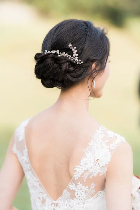 Khmer Wedding Hairstyles, Asian Wedding Hairstyles Updo, Low Bun Wedding Hair Asian, Asian Wedding Hair With Veil, Wedding Hair Updo Asian, Korean Wedding Hair Updo, Bride Hairstyles Asian, Simple Bun Wedding Hair, Asian Wedding Hair Updo