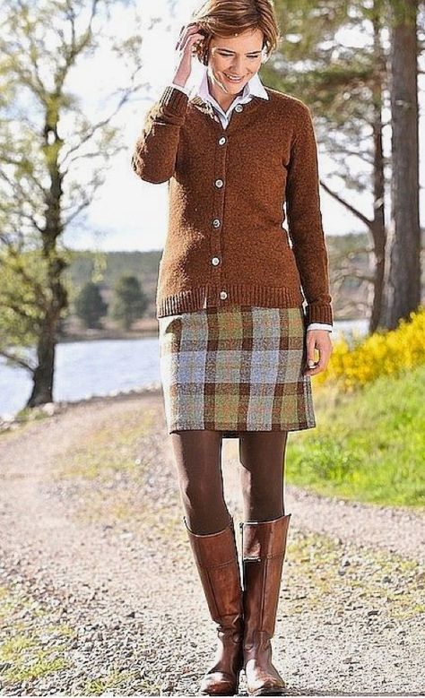 Vintage Outfits For Women Casual, Autumn Country, Net Tights, Skirt Preppy, Irish Style, Kilt Outfits, Country Wear, Country Fashion, Estilo Preppy