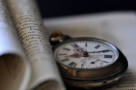 immagine scoperto da maria. Scopri (e salva!) immagini e video anche tu su We Heart It Martha Jones, Alice In Wonderland Aesthetic, Father Time, Time Traveler, Swiss Military, Old Clocks, Old Watches, Academia Aesthetic, Tick Tock