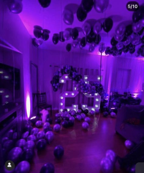 Sweet 16 Gothic Party, Black And Purple Birthday, Black And Purple Party, Vida Aesthetic, Sweet 13, Butterfly Theme Party, Masquerade Party Decorations, Purple Birthday Party, Mums Birthday