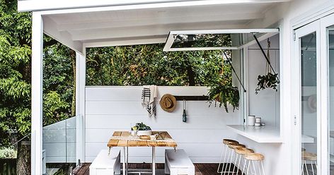 A kitchen servery acts as a breakfast bar as well as creating a space to wine, dine and entertain indoors and out. Three Birds Renovations share their tips for adding a gas strut servery window to your kitchen to enhance indoor-outdoor flow. Country Kitchen Renovation, Kitchen Window Bar, Sleek Kitchen Design, Kitchen Renovation Cost, Pass Through Window, Outdoor Kitchen Design Modern, Timber Kitchen, Window Bars, Three Birds Renovations