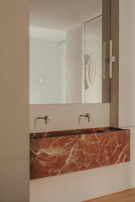 Casa DH – Plantea Estudio Red Marble Bathroom, Rosso Marble Bathroom, Bathroom Vanity Architectural Digest, Marble Wall Mounted Sink, Tikamoon Terazzo Sink, Rose Marble, Hotel Suite Luxury, Living Area Design, Loft Interior Design