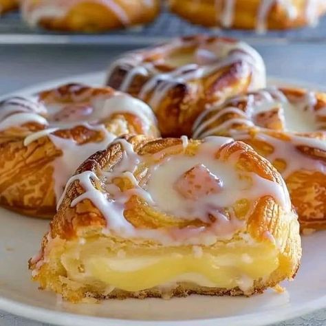 Chef Katie Lee Biegel | ♦King's Hawaiian Cheesecake Danish 🍍🥐 | Facebook Hawaiian Cheesecake Danish, Chicken Delight Recipe, Cheesecake Danish, Hawaiian Cheesecake, Cheesecake Ingredients, King Hawaiian Rolls, Vegetable Benefits, Kings Hawaiian, King Food