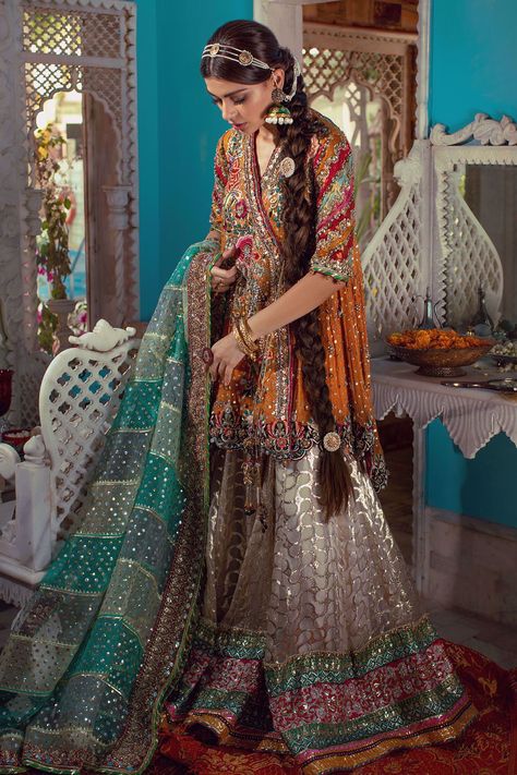 Annus Abrar - Women's clothing Designer. Sherbano Bridal Mendhi Outfit, Pakistani Mehndi Dress For Bride, Mendhi Dresses, Sonia Hussain, Mendhi Outfit, Annus Abrar, Pakistani Mehndi Dress, Peplum Dresses, Nishat Linen