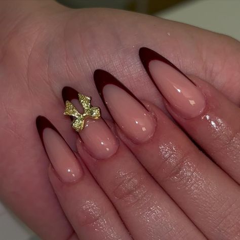 29 Winter Nails Colors Gel Ideas for 2024 – 2025 Gold Bow Nails, Burgundy Gold Nails, Burgundy French Tip, Winter Nails Colors, Looks For Winter, Gel Ideas, Subtle Nail Art, Long Square Nails, Classy Yet Trendy