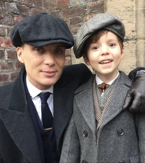 Calm Person, Cillian Murphy Tommy Shelby, Murphy Actor, Megan Murphy, Jonathan Crane, Peaky Blinders Tommy Shelby, How To Juggle, Cillian Murphy Peaky Blinders, Tommy Shelby