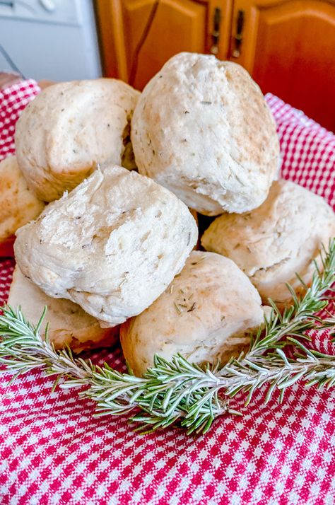 Incredible 10-Minute Rosemary Bread Rolls | Easy No Yeast Recipe Rosemary Bread No Yeast, Rosemary Rolls Easy, Bread Rolls Easy, Rosemary Rolls, Yeast Free Recipes, Yeast Bread Rolls, Rosemary Bread, Rolls Easy, No Yeast Bread