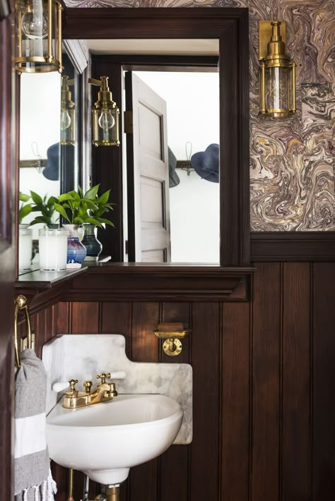 20 Half-Bathroom Ideas That Prove Small Spaces Can Make an Impact Vintage Bathroom Sink Ideas, Bathroom For Small Spaces, Half Bathroom Design, Small Half Bathroom, Half Bathroom Ideas, Designing A Bathroom, Farmhouse Bathrooms, Kelly Brown, Small Sink