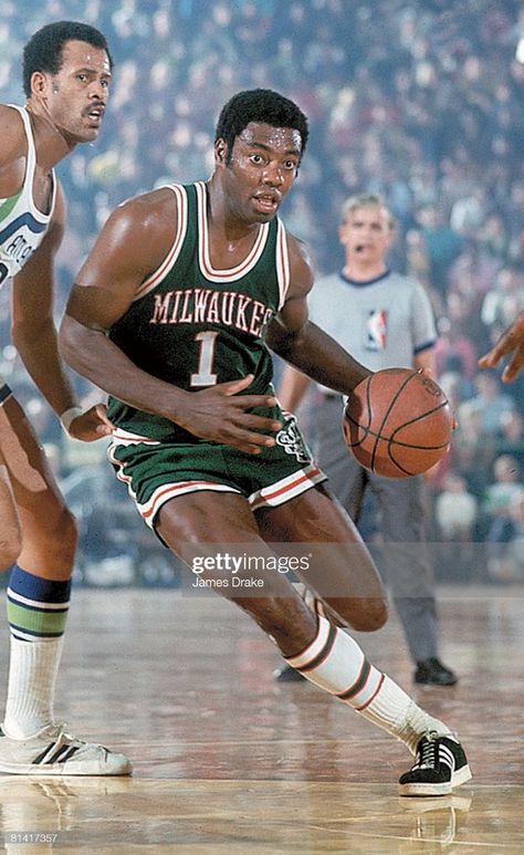 Nba Pics, Oscar Robertson, George Gervin, Wilt Chamberlain, Basketball Photos, Basketball History, Tier 1, Nba Legends, Action Shots