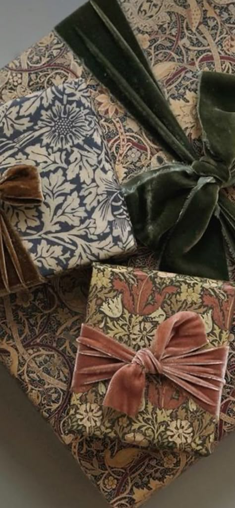 Gift Wrapping Inspiration, Christmas Inspo, Warm Christmas, Noel Christmas, Merry Little Christmas, Wrapping Ideas, Christmas Mood, Christmas Aesthetic, Christmas Deco