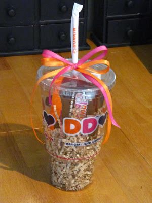 120-Creative-Ways-To-Give-Gift-Cards-And-Money-Smart-Fun-DIY #giftcardsideas #christmasideas Container Gifts, Dunkin Donuts Gift Card, Recycled Ideas, Gift Card Presentation, Grab Bag Gifts, Donut Gifts, Secret Pal, Gift Cards Money, Food Chains