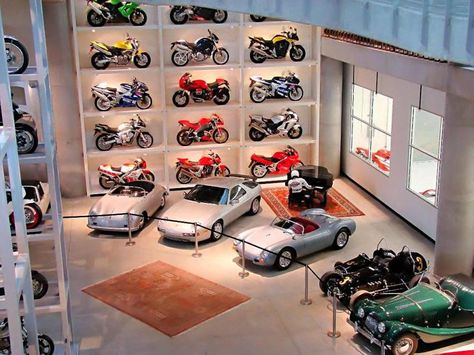 . Car Collection Garage, Massive Garage, Motorcycle Workshop, Garage Atelier, Cool Garages, Ultimate Garage, Dream Car Garage, Luxury Garage, Motorcycle Garage