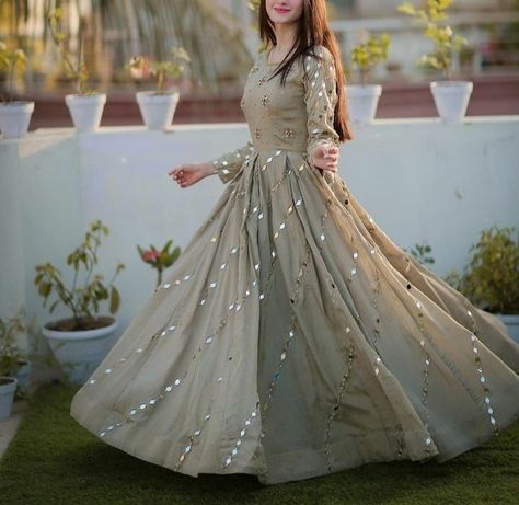 Mirror Work Frock Design, Long Frock Designs, Floral Frocks, Gown Party Wear, Desi Wedding Dresses, Frock For Women, Stylish Short Dresses, Pakistani Dresses Casual, Beautiful Pakistani Dresses