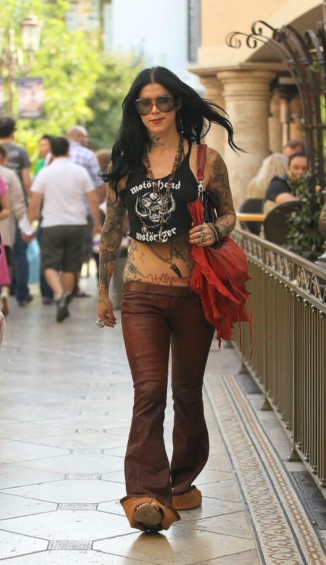 Kat Von D Kat Von D Style, Scene Punk, Casual Goth, Goth Scene, Boho Grunge, Kat Von, Y2k Streetwear, Kat Von D, Biker Girl