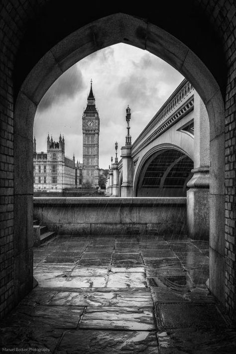 Discover the best places for photography at London! (all spots have geo-tracking data & photo tips) Royal History, Black And White Photo Wall, Black And White Picture Wall, London Aesthetic, City Of London, Gray Aesthetic, London Photography, Black And White Prints, Black And White Aesthetic