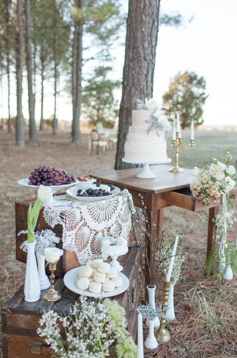 Vintage Dessert Tables, Wedding Cake Table, Wedding Kiss, Pampas Gras, Cute Wedding Dress, Va Va Voom, Fall Wedding Dresses, Cake Table, Wedding Desserts