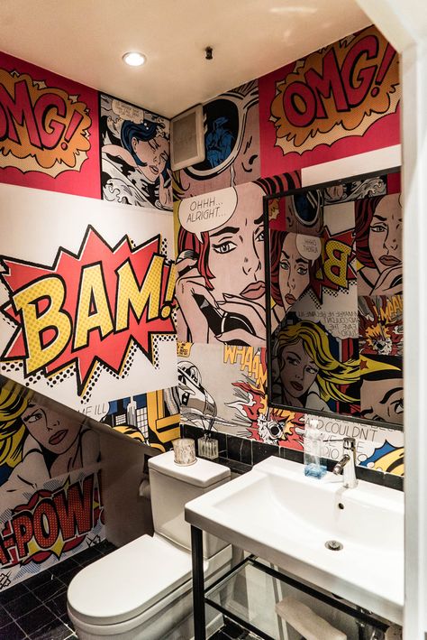 Comic Mural Wall, Basement Graffiti Wall, Pop Art Graffiti Murals, Cool Restaurant Design Creative, Graffiti Basement, Comic Mural, Pop Art Mural, Pop Art Bathroom, Graffiti Room