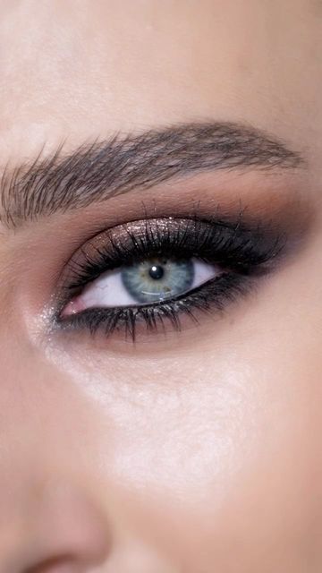 Edgy Eye Makeup, Coachella Makeup, Smokey Eye Look, Natural Smokey Eye, Smoky Eyeshadow, Eyeliner Eyeshadow, Eye Makeup Techniques, Hooded Eye Makeup, Smoky Eyes