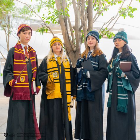 It’s always a good idea to dress in your Hogwarts house uniform with your friends. ⁠ Harry Potter School Uniform, School Uniform Ideas, Harry Potter Houses Outfits, Wizard Outfit, Hogwarts Student, Hufflepuff Slytherin, Slytherin Gryffindor, Hogwarts Uniform, Harry Potter School