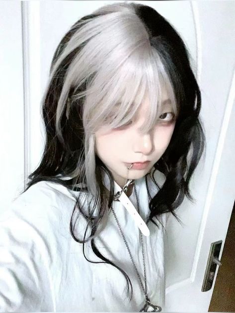 White And Red Hair Aesthetic, Hairstyle Covering One Eye, Cool Split Dye Hair, Black And White Layered Hair, Bleaching Ideas Hair, Cool Japanese Hairstyles, Blond Hair Streaks, White Roots Hair, Hair Colored Ideas