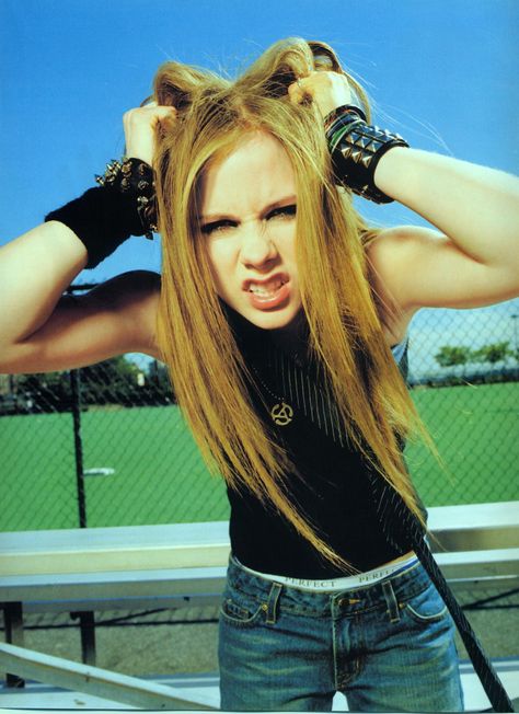 Avril Lavigne Y2k Punk Aesthetic, Avril Lavigne Aesthetic, Avril Lavigne 2002, Princesa Punk, Avril Lavigne Let Go, Avril Levigne, Avril Lavingne, Avril Lavigne Photos, Avril Lavigne Style