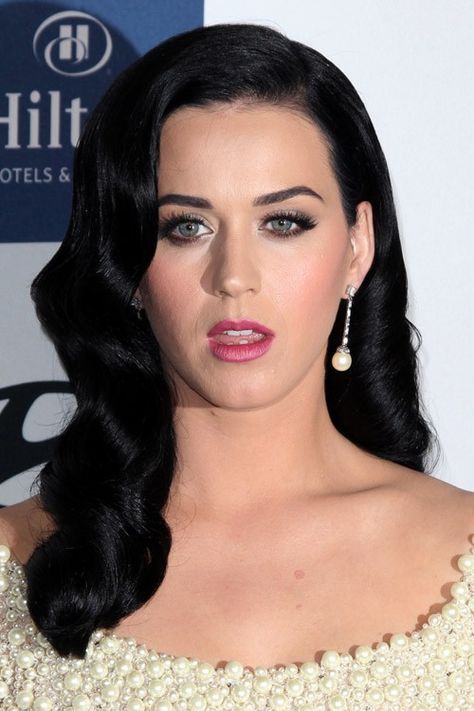 Katy Perry Wavy Black Faux Sidecut, Inward Curl, Side Part ... Inward Curls, Katy Perry Hair, Side Part Hairstyles, Popular Hairstyles, Unique Hairstyles, Bad Hair Day, Hairstyles Haircuts, Katy Perry, Hair Day