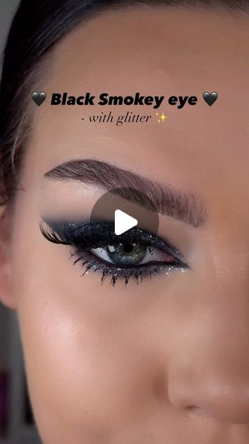 Black Under Eyes Makeup, Black Smokey Eye With Glitter, Black Glitter Eyeshadow, Smokey Eye With Glitter, Amy Johnston, Pot Eyeliner, Eye Makeup Glitter, Black Smokey Eye Makeup, Glitter Smokey Eye