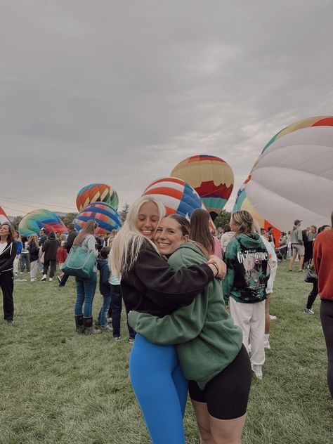 Balloon Festival Pictures, Hot Air Balloon Picture Ideas, Hot Air Balloon Pictures, Air Balloon Festival, Festival Aesthetic, Balloon Pictures, Hot Air Balloon Festival, Festival Inspo, Balloon Festival