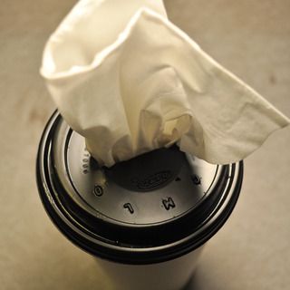 DIY coffee cup tissue holder Coffee Cup Storage, Sugar Ants, Reuse Recycle Repurpose, Coffee Cups Diy, Tissue Dispenser, Paper Coffee Cup, Making Life Easier, Disposable Cups, Tissue Holder