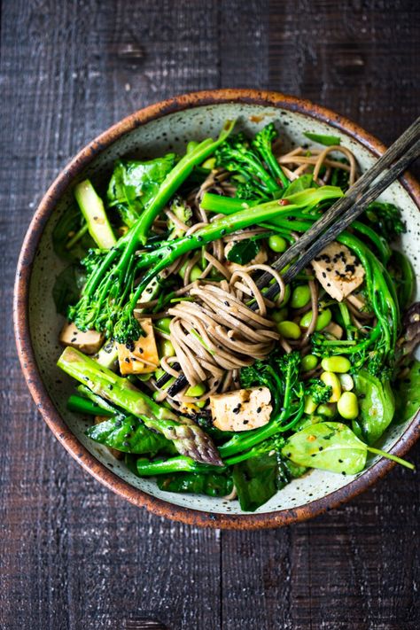 Jade Noodles- an Asian Noodle Salad: loaded with fresh spring veggies, (gluten-free adaptable) | www.feastingathome.com Jade Noodles, Asian Noodle Salad Recipe, Seasonal Veggies, Asian Noodle Salad, Soba Noodles Salad, Spring Veggies, Plats Healthy, Soba Noodle, Noodle Salad Recipes