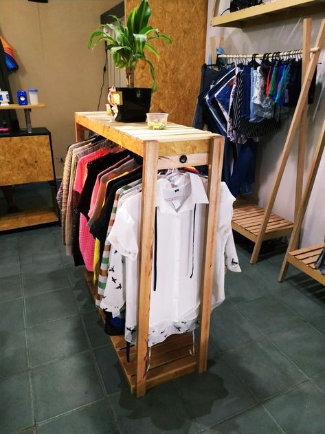 Clothing Rack Diy, Ivar Regal, Diy Clothes Rack, Clothing Store Interior, Clothing Store Design, Store Design Boutique, Showroom Interior Design, Store Layout, Boutique Interior Design