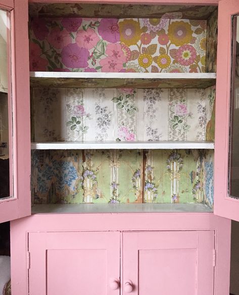 Cupboard Painting, Vintage Cupboards, Floating Nightstand Ideas, Diy Cupboard, Painted Display Cabinet, Modern Floating Nightstand, Old Cupboard, Painting Bookcase, Nightstand Ideas