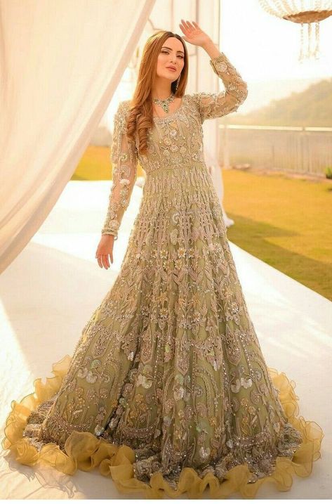 Formal Dresses Ideas, Wedding Look Makeup, Casual Bridal Dress, Indian Bridesmaid Dresses, Shadi Dresses, Desi Wedding Dresses, Asian Bridal Dresses, Latest Bridal Dresses, Bridal Dresses Pakistan