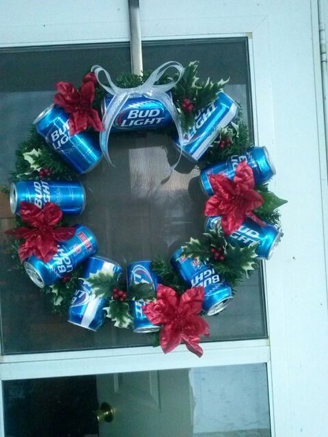 Beer Can Party Decorations, Beer Can Christmas Decorations, Beer Christmas Gift Ideas, Beer Christmas Decorations, Beer Can Wreath, Beer Can Diy, Christmas Beer Gifts, Beer Can Christmas Tree, Beer Ornaments