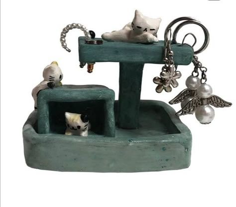 Clay Sculpture Simple, Cat Made Out Of Clay, Pottery Cats Ideas, Clay Art Inspiration, Ceramic Cats Sculpture, Cat Ceramic Ideas, Clay Diy Aesthetic, Ceramic Art Aesthetic, Things Made Of Clay