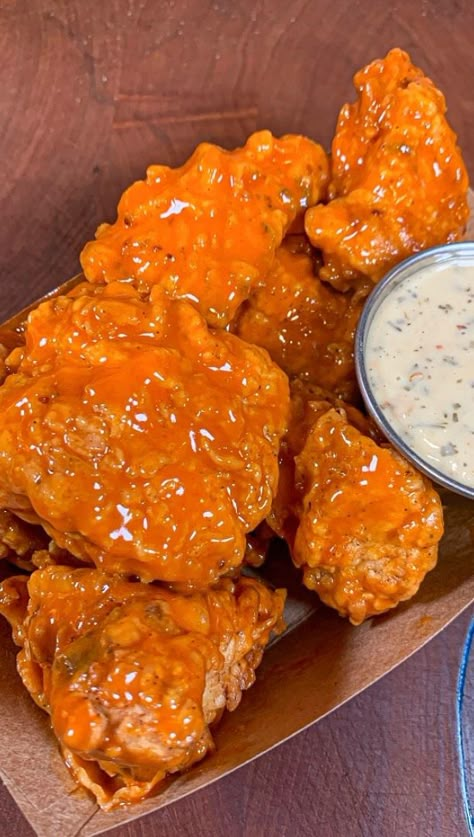 Wingstop Buffalo Wings, Boneless Buffalo Wings, Marinade Chicken, Hot Chicken Wings, Boneless Chicken Wings, Garlic Parmesan Sauce, Boneless Wings, Buffalo Wing, Fry Chicken