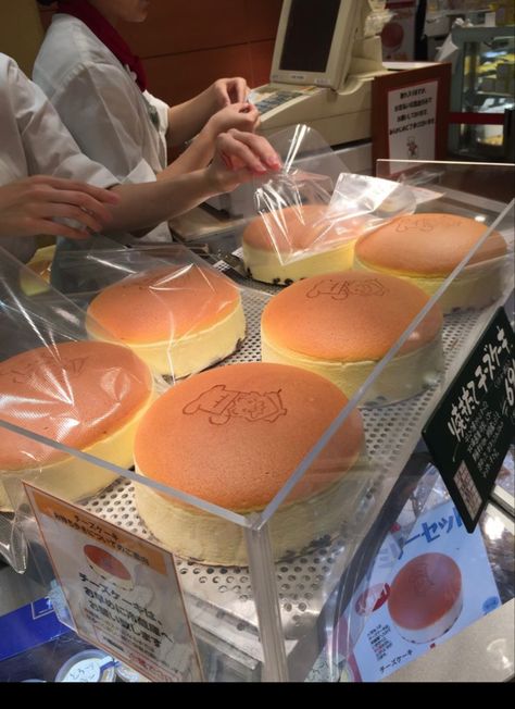 Japanese Cheesecake, Cute Snacks, Delicacy Food, Yummy Comfort Food, Japanese Snacks, Osaka Japan, Japan Food, Food Obsession, Cafe Food