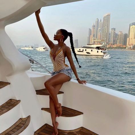 𝐁𝐥𝐚𝐜𝐤 𝐖𝐨𝐦𝐞𝐧 𝐢𝐧 𝐋𝐮𝐱𝐮𝐫𝐲 (@blackwomeninluxury) • Instagram photos and videos Black Girls Luxury Lifestyle, Rich Women Lifestyle, Luxury Lifestyle Women, Black Femininity, Luxury Lifestyle Dreams, Black Luxury, Women Lifestyle, How To Pose, Vacation Outfits