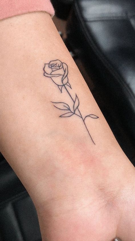 Micro Rose Tattoos For Women, Small Rose Tattoo On Wrist Simple, Simple Rose Tattoo Forearm, Small Cheap Tattoos Ideas, Rose Tattoos For Women Forearm, Mini Tattoos Rose, Small Rose Tattoos For Women, Small Tattoo Rose, Fineline Rose Tattoo